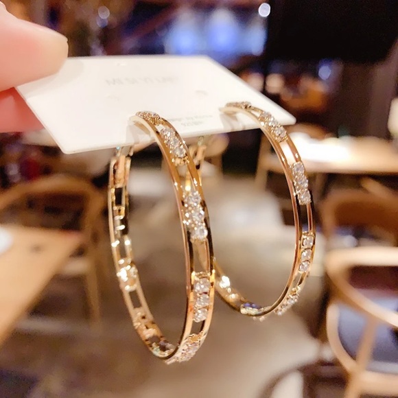 Jewelry - New 18k gold plated diamond luxury hoop Earrings